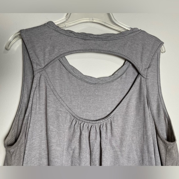Umgee Women's Keyhole Tank - Picture 5 of 10